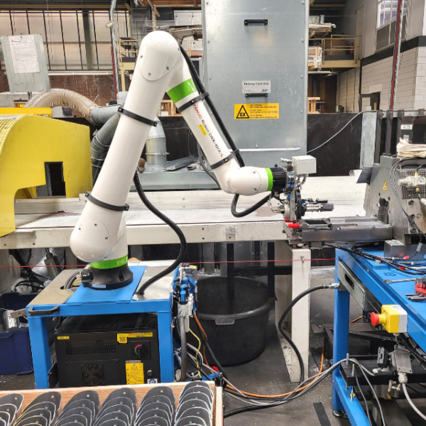 Dankzij volledig geautomatiseerde moderne machines kunnen wij snel en nauwkeurig produceren, terwijl we voldoen aan de groeiende marktvraag.